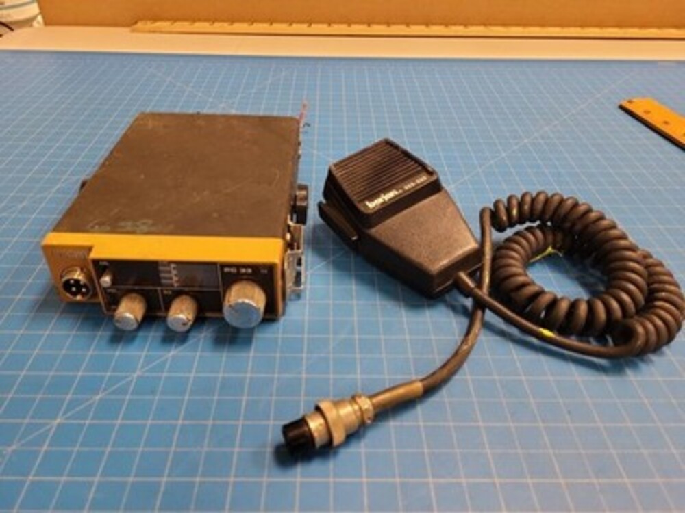 Uniden PC 33 CB Radio Microphone Vintage Citizen Band Transceiver Base Mobile
